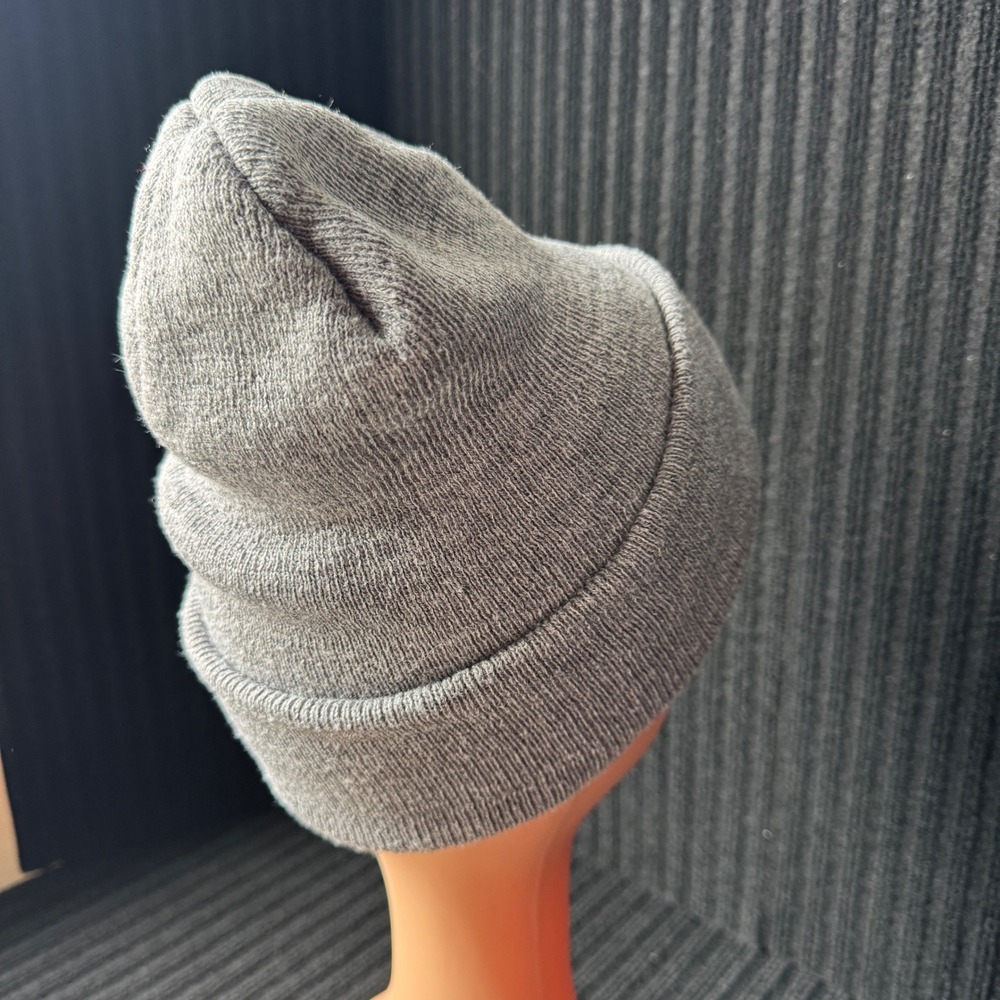 Tesla Grey Knit Cuffed Mens Beanie Hat with Red Logo Tag - Picture 4 of 6